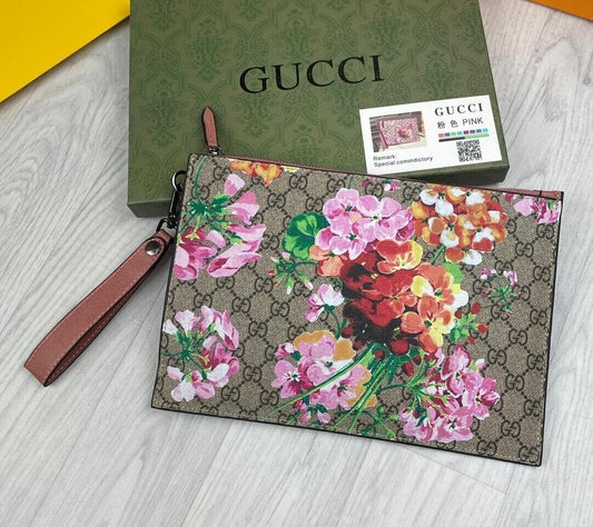 Gucci GG Supreme Bloom Floral Clutch Bag In Burgundy Color