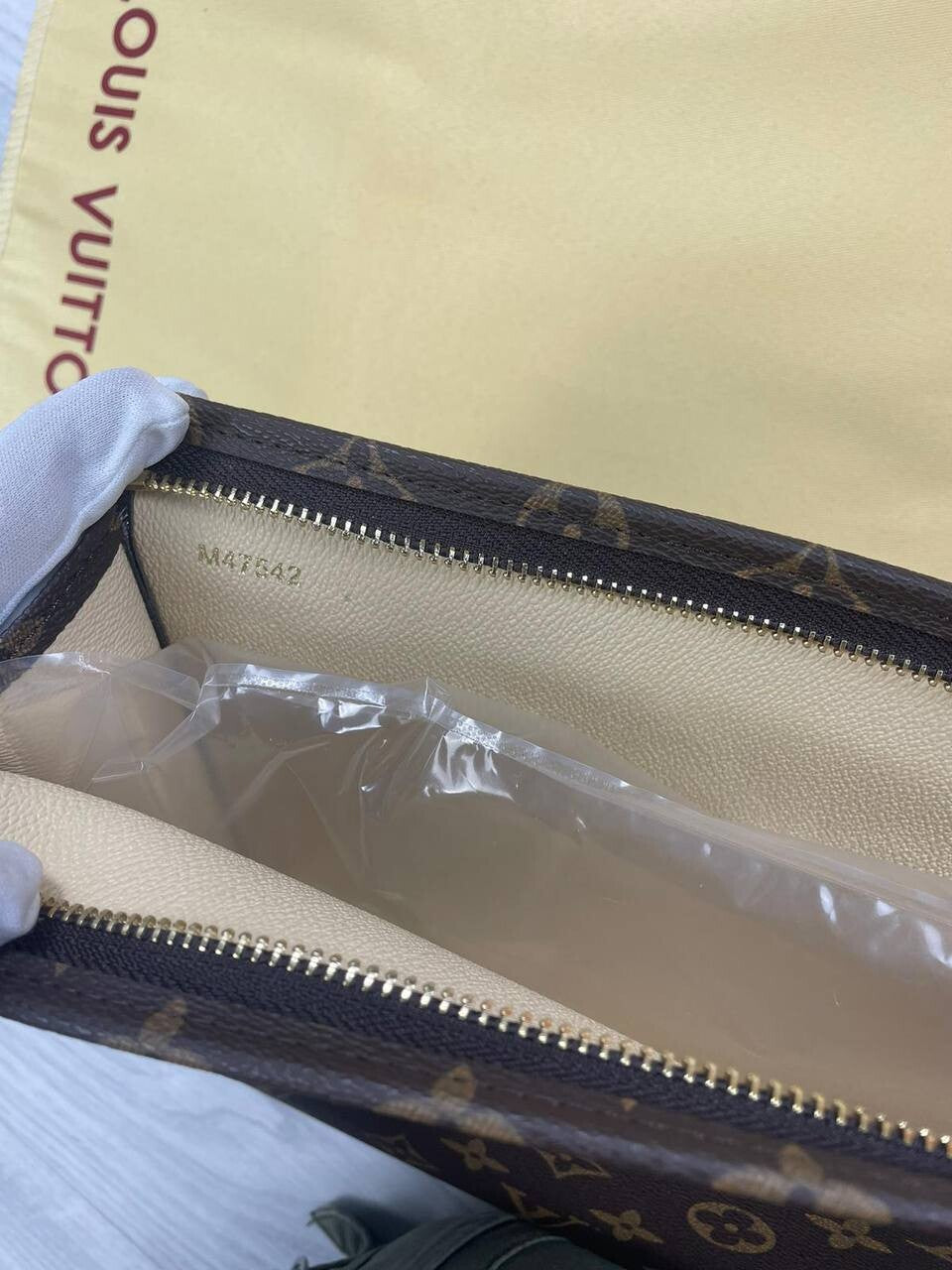 Louis Vuitton Women's LV Damier Mini Clutch Bag