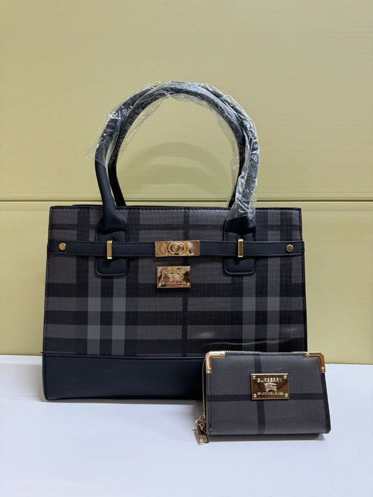Burberry Handbags with Pouch For Women's in Different Colors